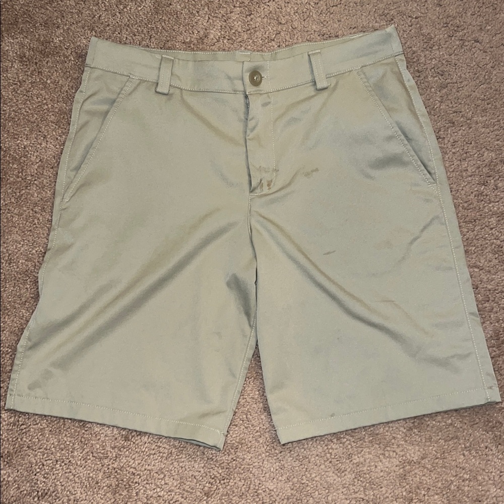 Under Armour Youth Khaki Golf Shorts – Size Large (Excellent Condition)